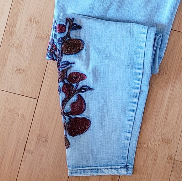 Embroidered Skinny Jeans - Picture 7 of 11